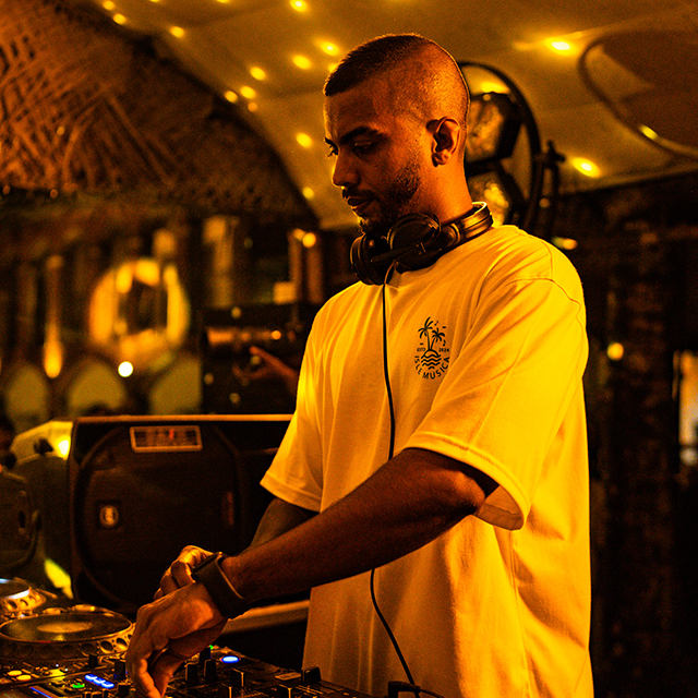 DJ Shamilka Performing